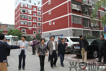 市政協(xié)檢查觀摩小組來城市花園實地調(diào)研