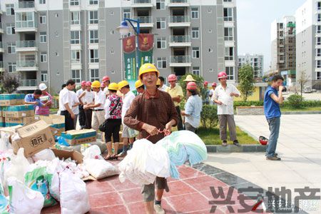 集團(tuán)領(lǐng)導(dǎo)慰問(wèn)高溫一線員工